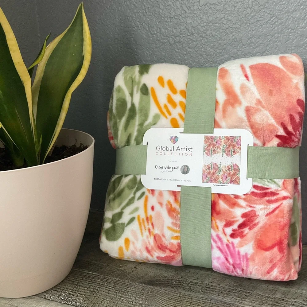 New Global Artist Collection Floral Throw Blanket 50” x 62” - Picture 1 of 3